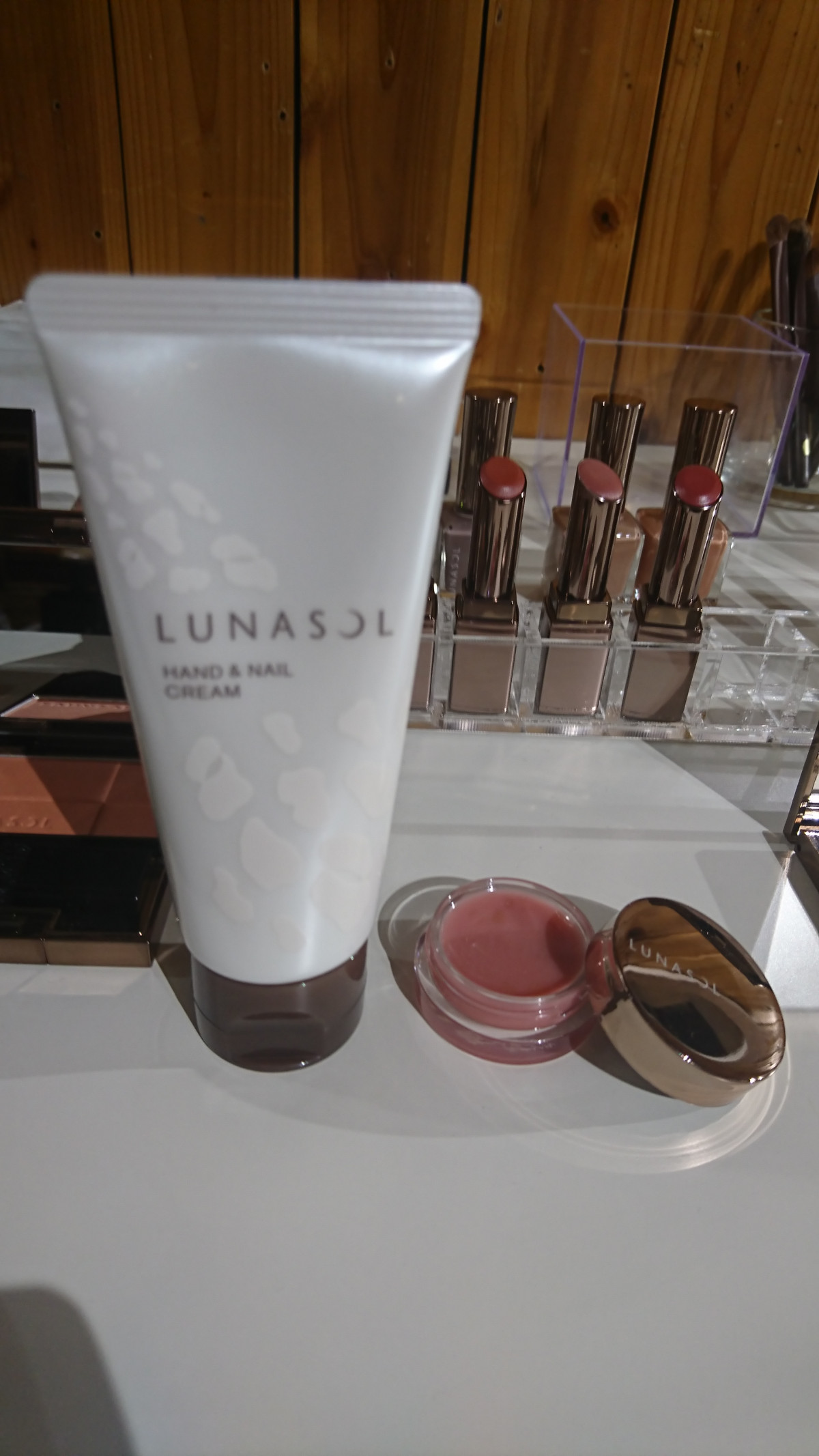 Image title Image title