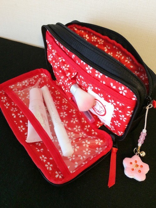 年中桜を愛でる 化粧ポーチ。京都ちどりや「まいこポーチ」