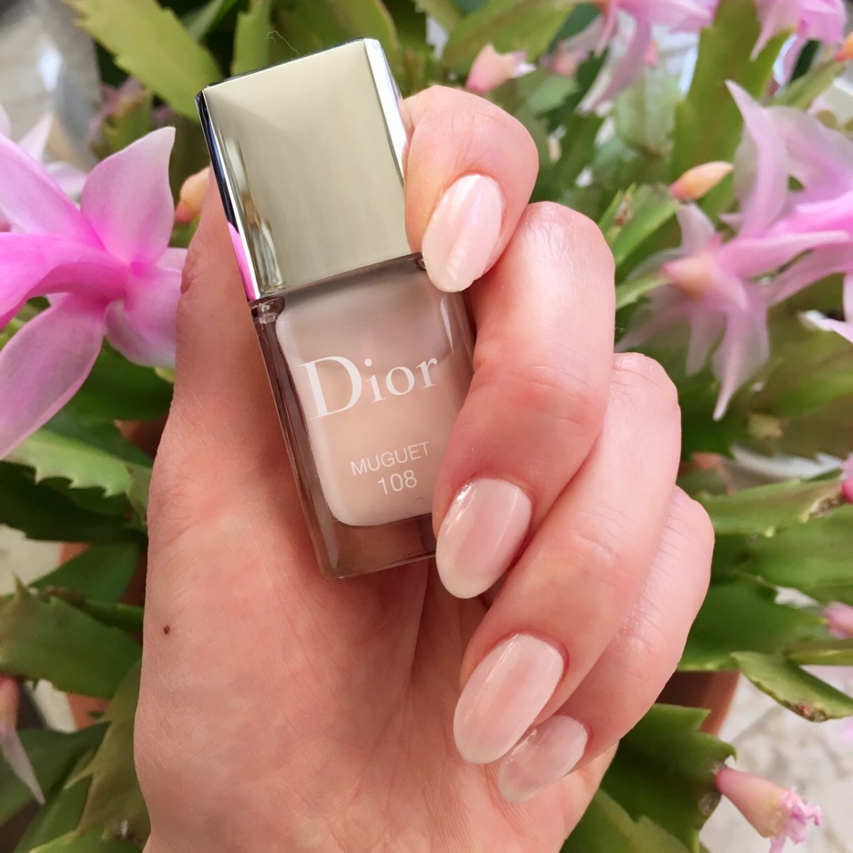 今年初のネイルは『幸福』カラーで♪