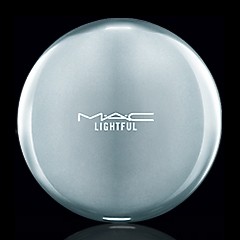 M・A・C(マック) ライトフル　ウルトラチャージ　ファンデーション　ＳＰＦ ２５　コンパクト